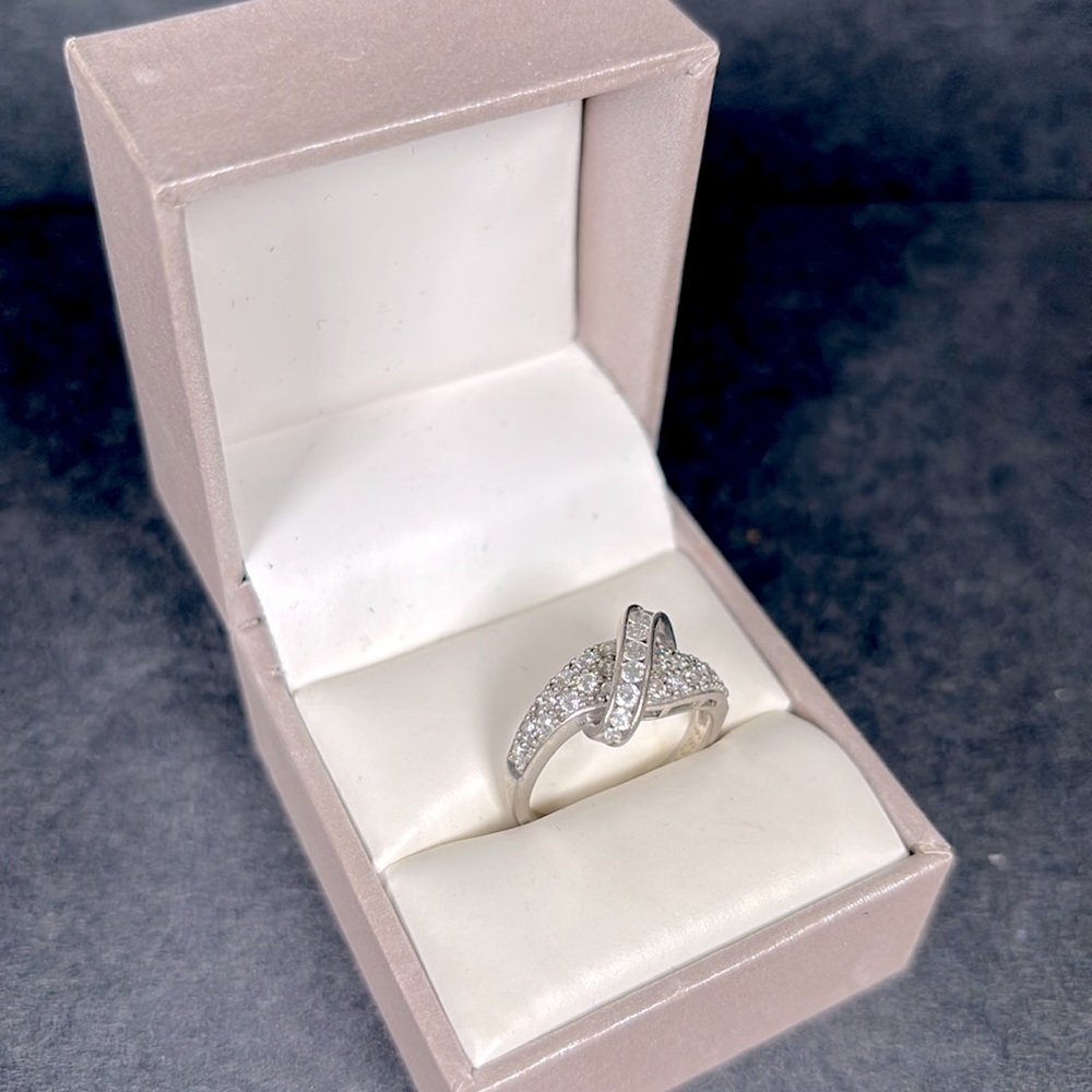 925 Silver and CZ Women's Ring Size 7
